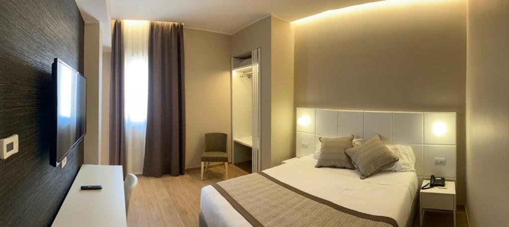 Hotel Boston Bari Luaran gambar
